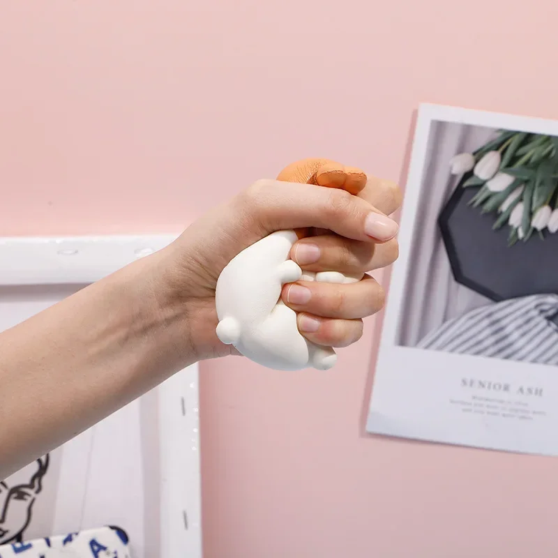 Nowe zabawki antystresowe dla dorosłych i dzieci: urocza kurczaczka, królik, truskawka, duża, powolno rosnąca gąbka, zabawki sensoryczne.