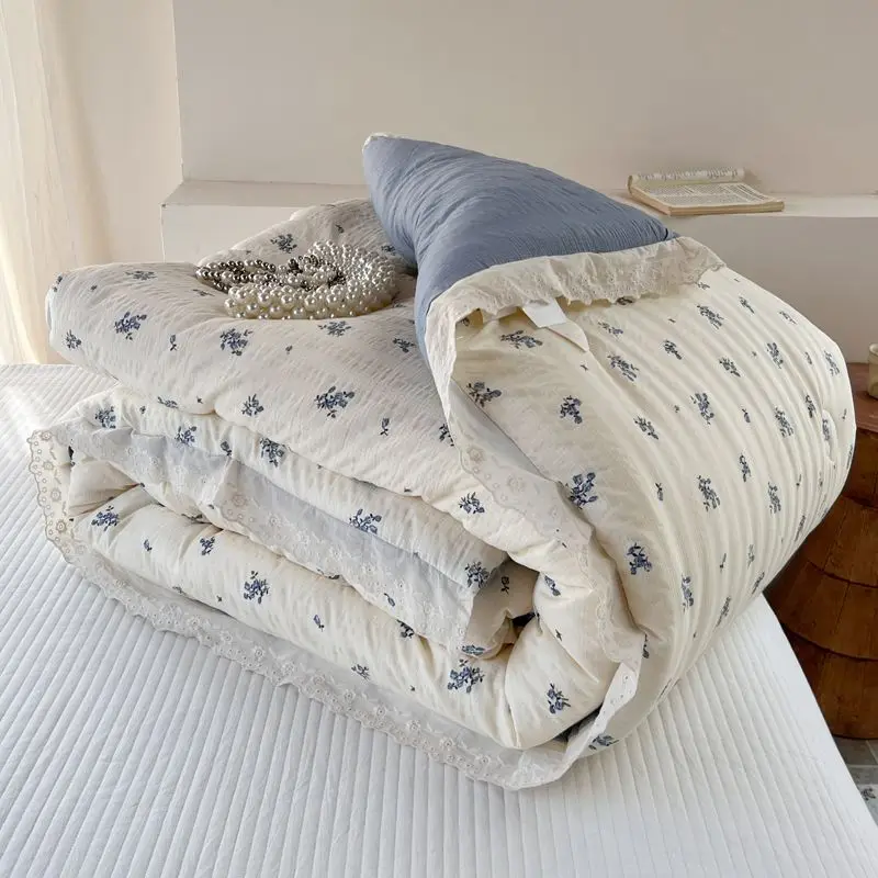 Vintage Blue Floral Lace Trim Cotton Quilt, Soft Breathable Reversible Comforter For Bedroom Guest Room Adults All Season Cozy