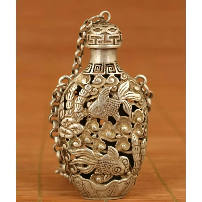 Chinese Old tibetan silver Hand Carved Gold fish Statue Snuff Bottle noble gift