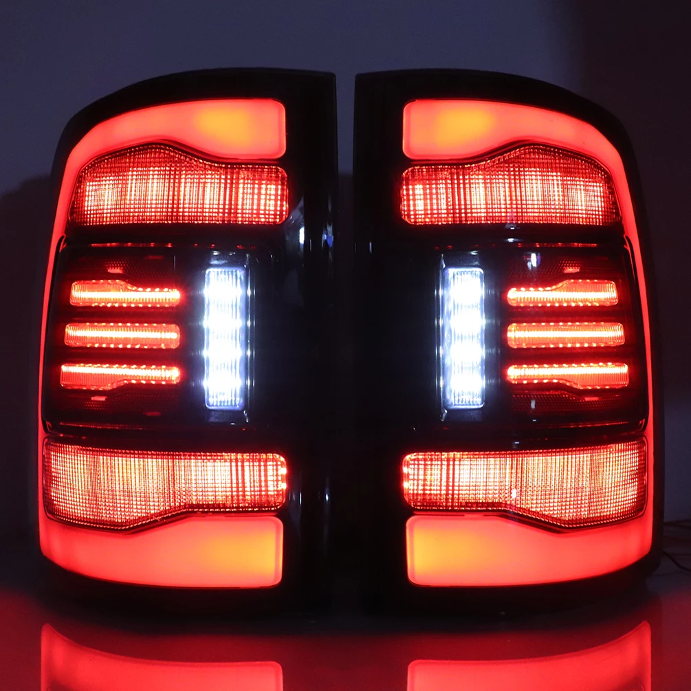 

LED Taillight Tail Light For Dodge RAM 1500 2009-2018 RAM 2500 2014-2018 Brake Reverse Turn Signal Light Fog Lamp