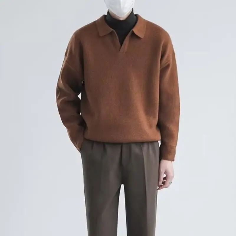 เสื้อโปโลคอสูงถักแบบแนวตั้ง ผ้าทอแบบสบายๆ เสื้อสเวตเตอร์สวมหัวลำลองสำหรับผู้ชาย ฤดูใบไม้ร่วงและฤดูหนาว ปกเสื้อแบบปกเชิ้ต ผ้าเนื้อนุ่ม อุ่นสบาย