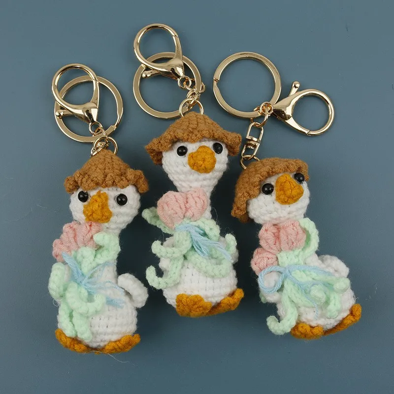 Llavero de Ganchillo con Diseño de Pato Adorable con Ramo, Llavero de Animal Tejido a Mano, Llaveros Divertidos de Pato, Accesorios Personalizados