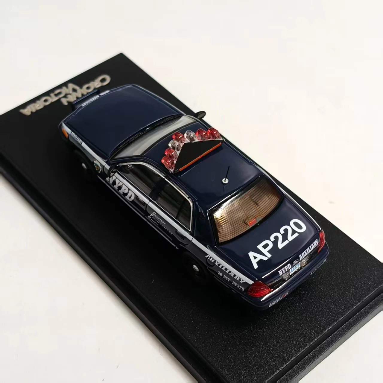GOC 1:64 Victoria Crown 2025 Hangzhou Exhibition Alloy Car Model * In Stock