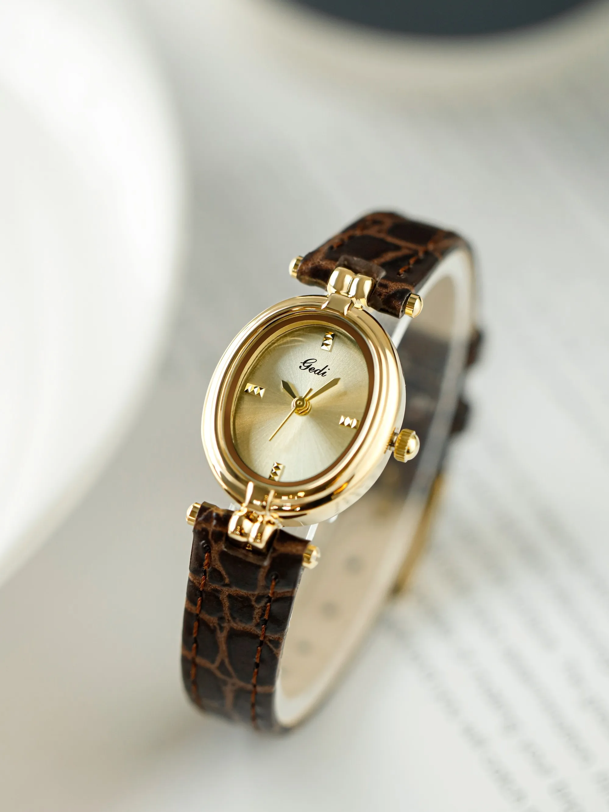 

Vintage-Style Women'S Watch, Luxury 2026 New Model, Fashionable And Sophisticated Ladies' Watch With A Small Dial.
