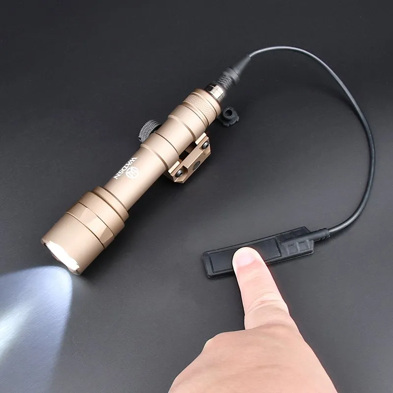 WADSN M600U Flashlight 600Lumens Tactical High Power Hunting Scout Light M600u Outdoor Spotlight Constant-on Switch Metal Tail