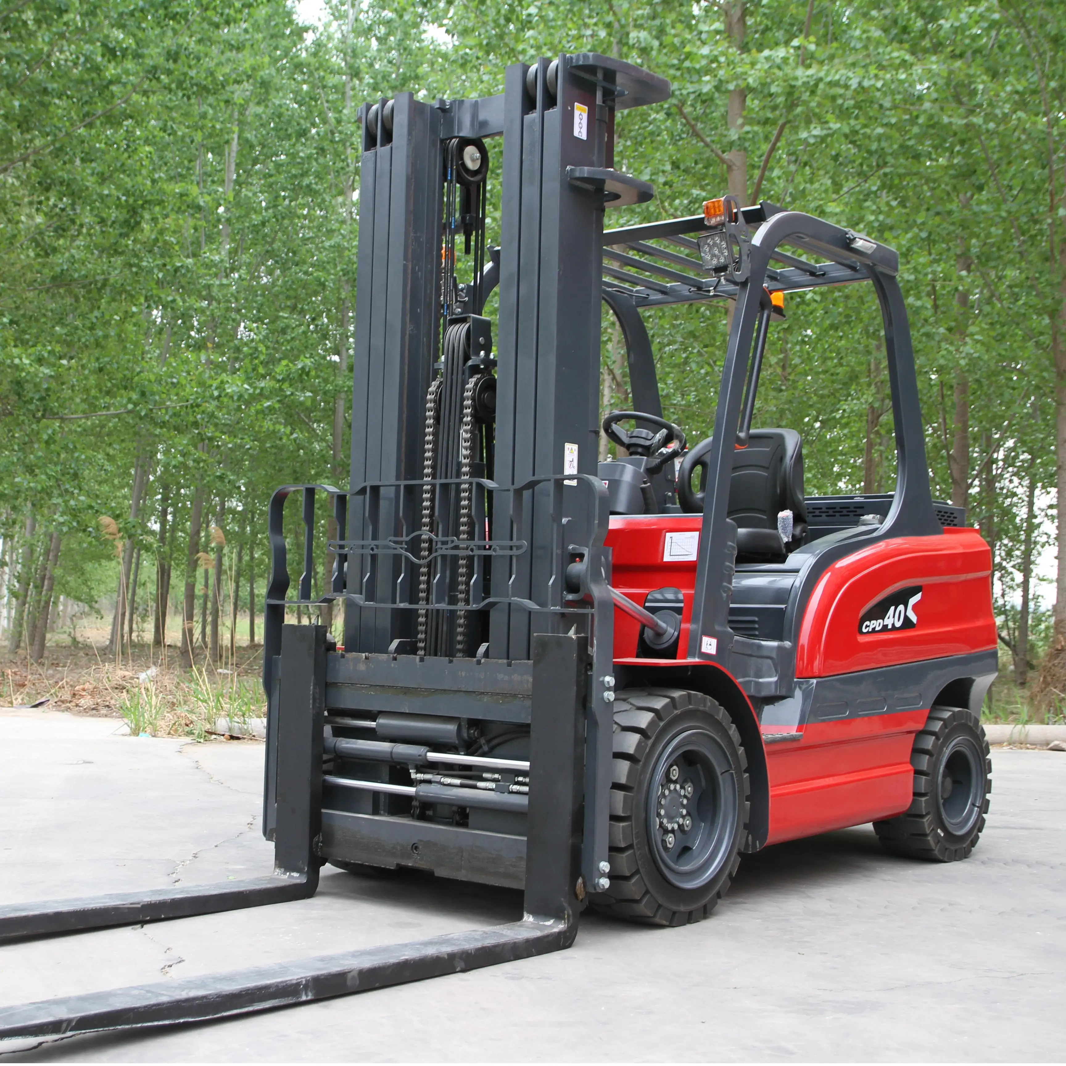 Hot-selling 4-ton Electric Forklift Is Used for Handling Goods in the Warehouse, zero Pollution and No Noise