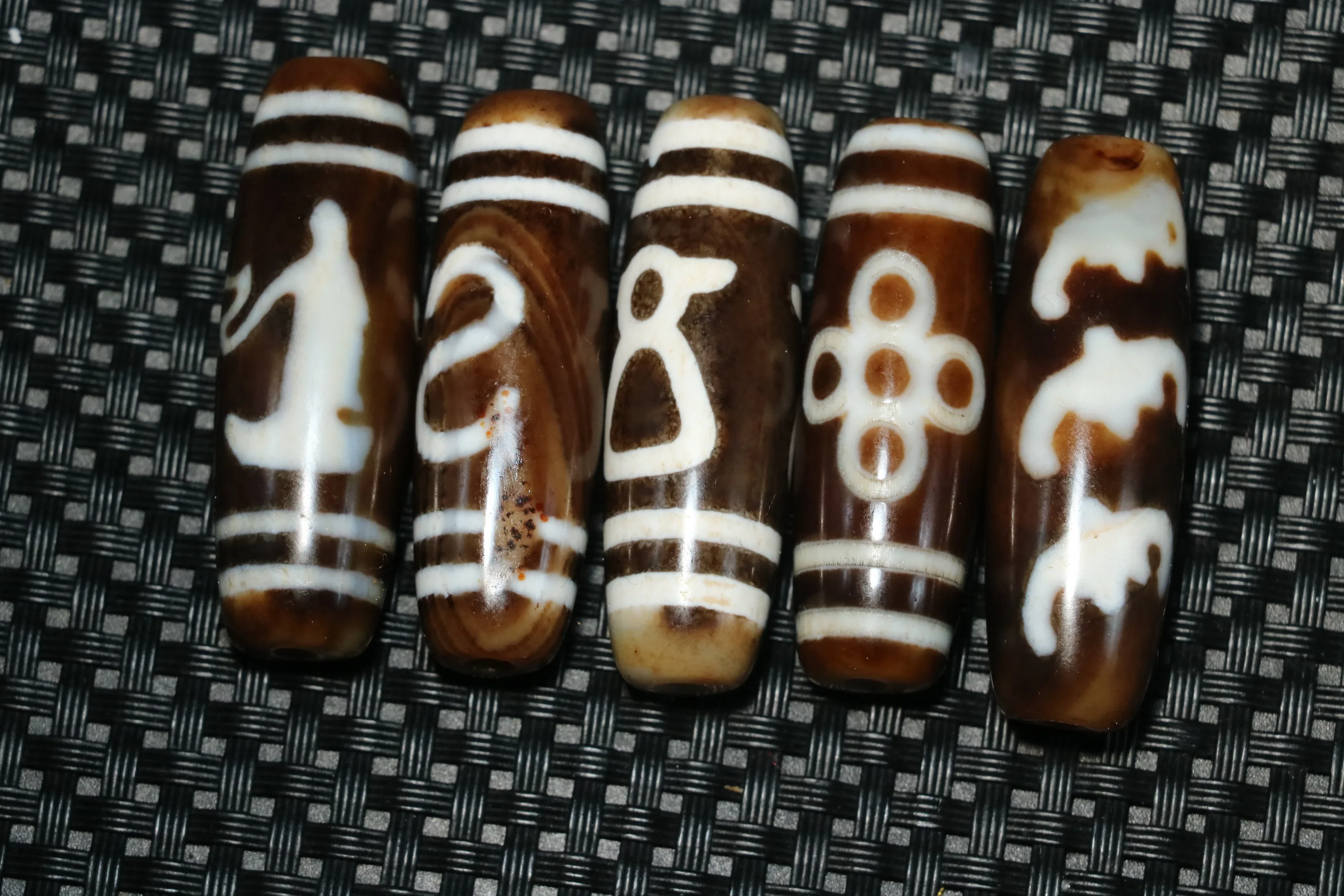 NO.11 Set of 5 PCS Energy Tibetan Top Old Agate Multiple Symbols dZi Bead Pendant 2023 For Jewelry Amulet Timestown UPD0725D345