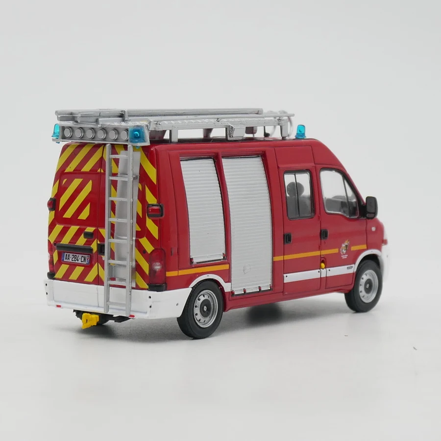 Diecast Ixo 1:43 escala Renault Master Renault pan motor de bomberos francés coche en miniatura de aleación juguete coleccionable regalo exhibición de recuerdo