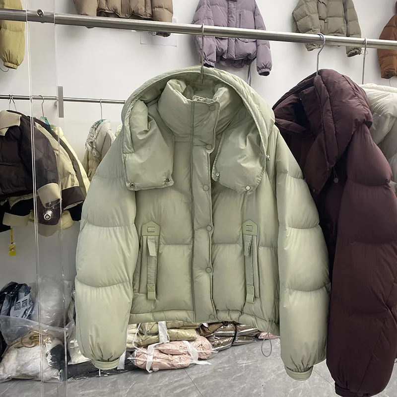 معطف نسائي من White Duck Down لعام 2025 سترات شتوية جديدة سميكة للنساء مع قلنسوة ومزاج فضفاض قصير سترات نسائية H568
