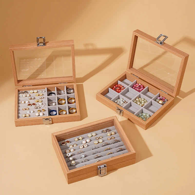 Jewelry box with covered beads, ring, necklace, storage box, earrings, earrings, bracelets, jewelry box