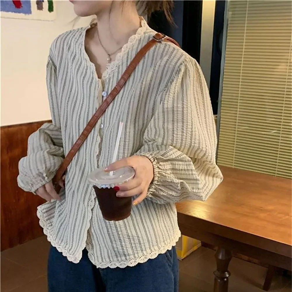 Vintage Striped Lace Shirts For Women Cute V-Neck Korean Fashion Lantern Sleeve Shirt Autumn Chic Girls Loose All-Match Students