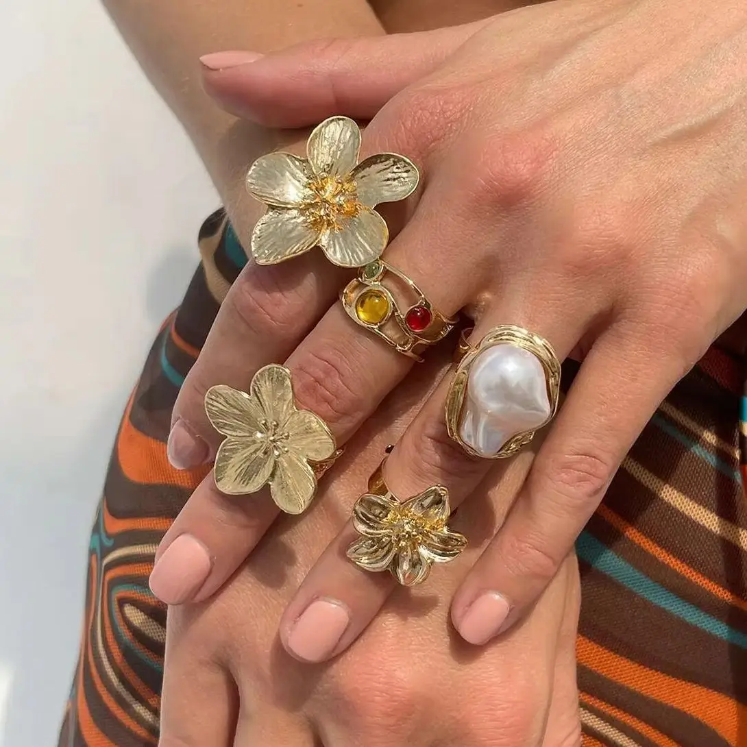 

Lacteo 5Pcs/Set Vintage Exquisite Imitation Pearl Ring Women Acrylic Rhinestone Trendy Elegant Flower Finger Ring Party Jewelry