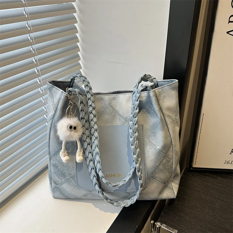 

​​2025 New Womens Large Capacity Tote Bag Summer Commuter Shoulder Bag Stylish Underarm Purse Premium Textured Handheld Bag​