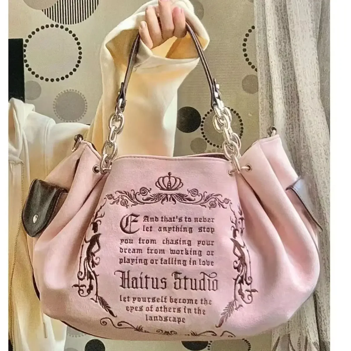 

Large suede handbag with retro art letters, small niche design, large capacity crossover handbag, chain handbag