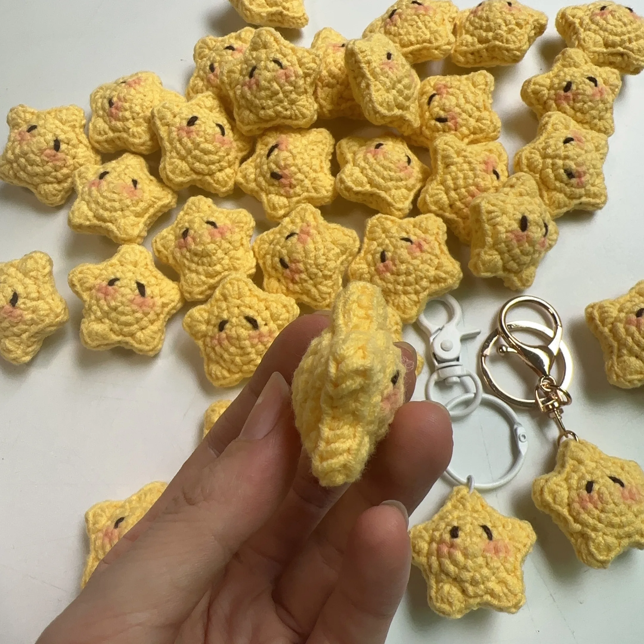 5pcs 4cm Mini Cute Shy Star Knitted Keychain Handmade Crochet Pendant Car Bag Mobile Phone Gift Wholesale Clothing Decoration