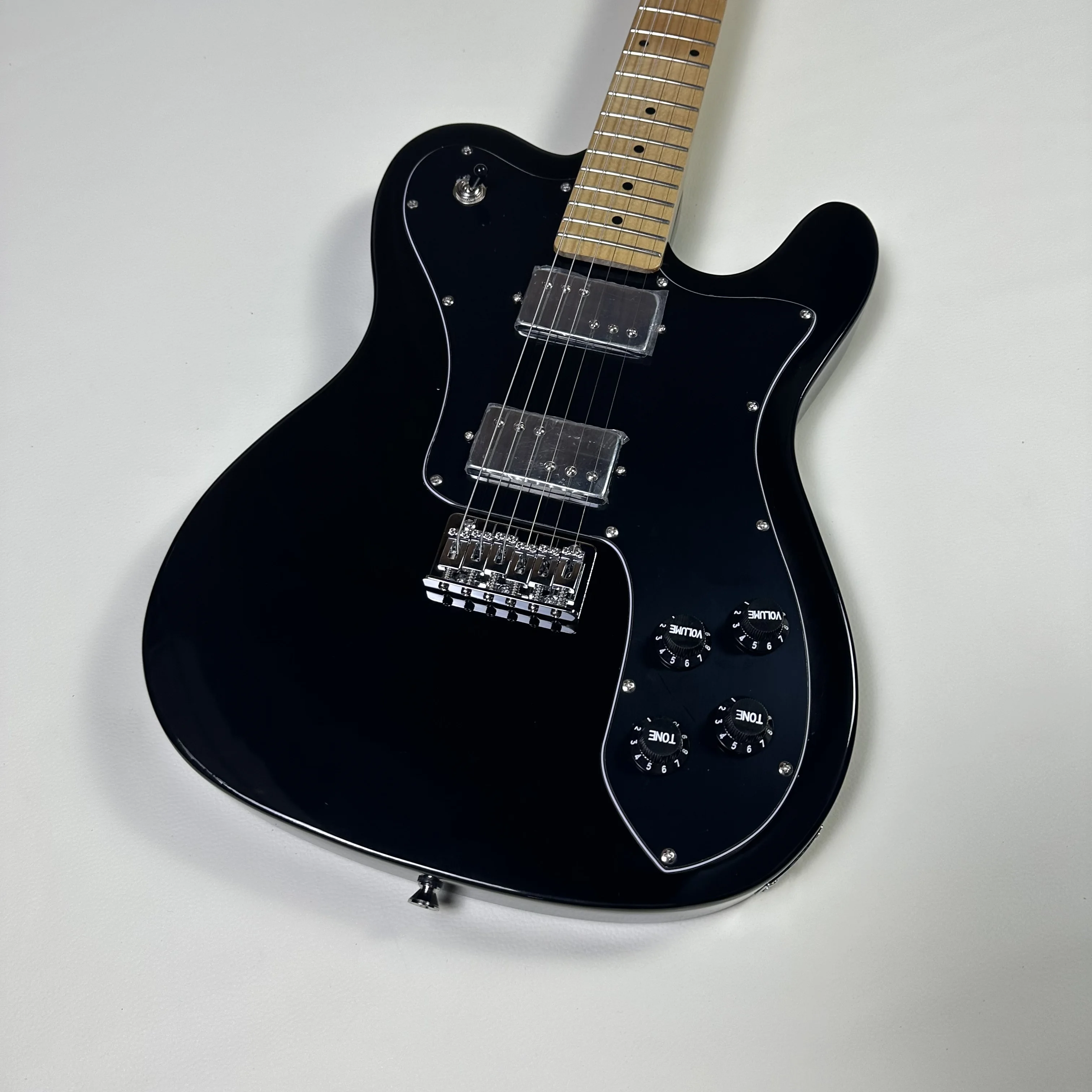 جيتار كهربائي TL أسود متوفر في المخزون، لوحة أصابع من خشب القيقب، لوحة حماية على شكل،