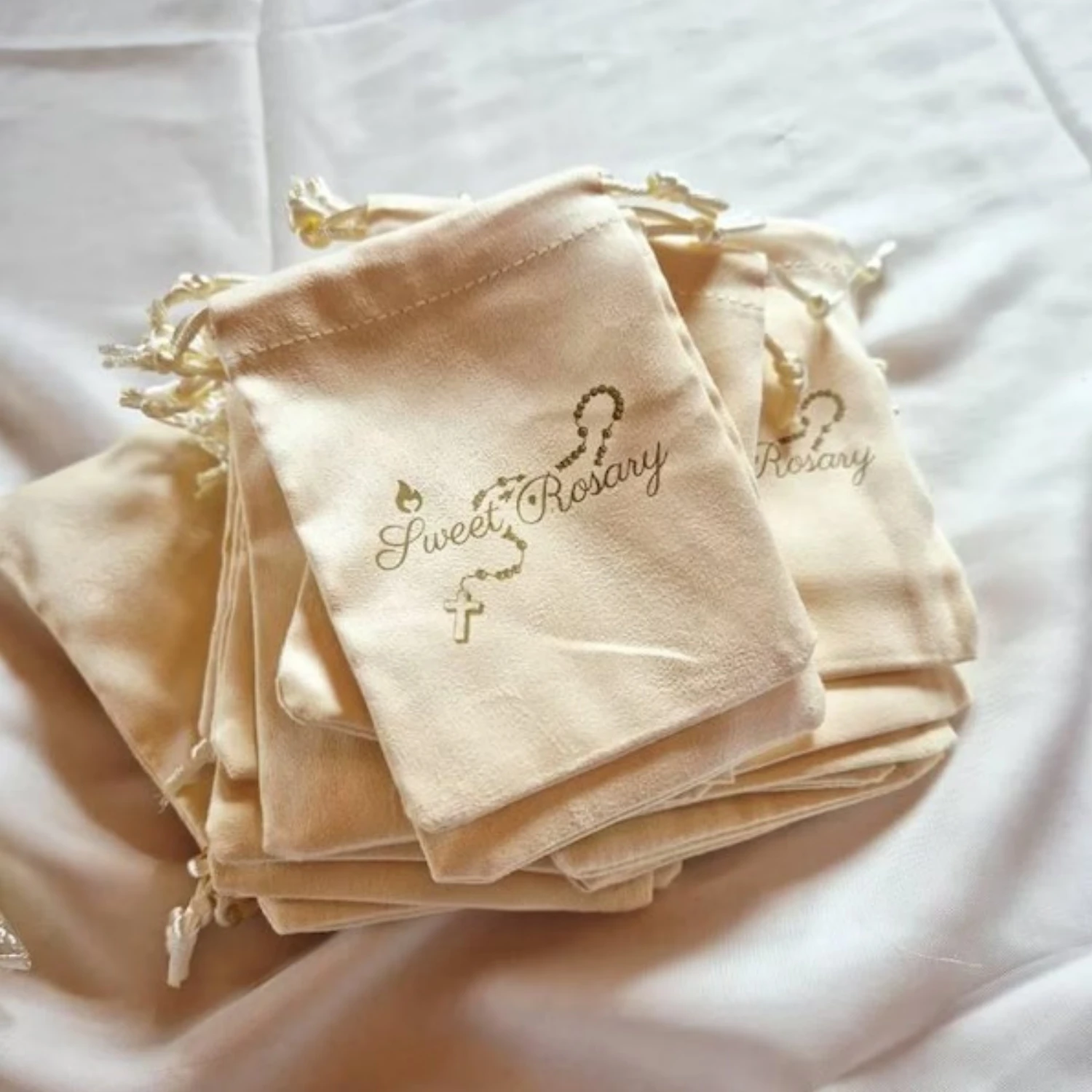 

Персонализированная фиолетовая шкатулка для драгоценностей из 20 шт. с мешочком из микрофибры: набор упаковки с логотипом