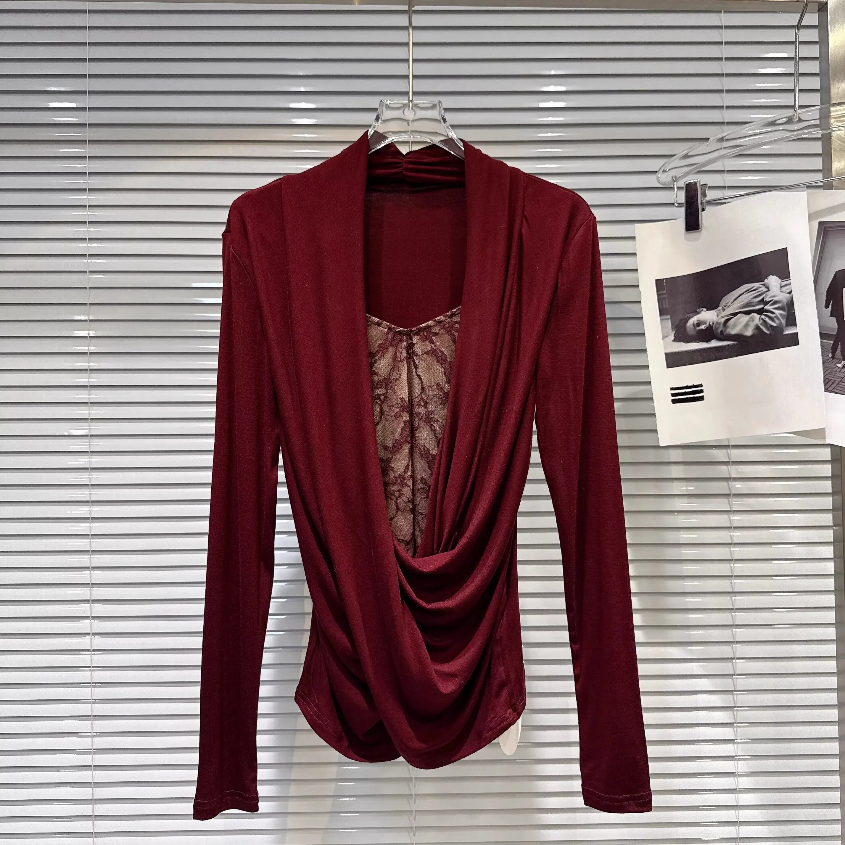 

Gagarich 2025 Winter New Fashionable Style V-neck Lace Splicing Fake Two Piece Long Sleeved T-shirt Small Shirt Top Women