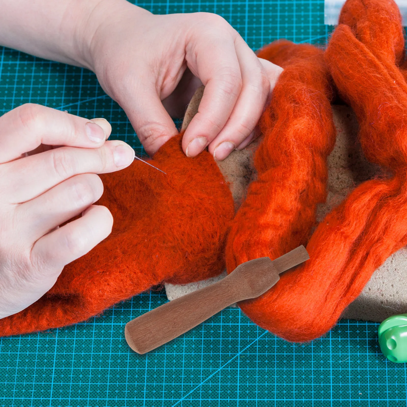 

5Pcs Felting Needle Set with Wood Handle Smooth Grip for Long Term Use Versatile for Wool Felt Creations Beginner Friendly