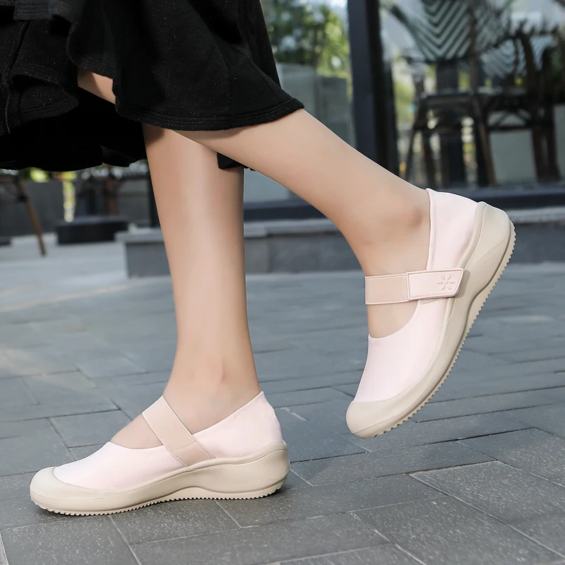 Spring/summer 2023 new breathable mesh oversized women\'s shoes magic tape a light soft-soled casual sneakers mom shoes