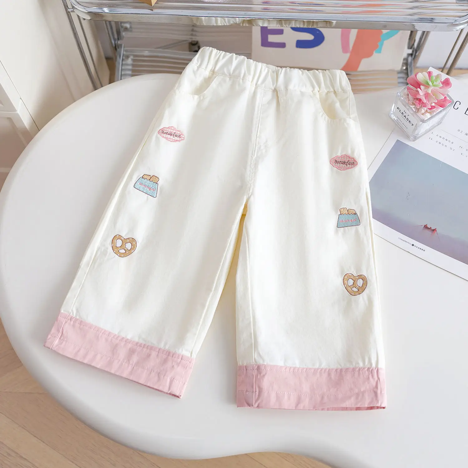 2026 Neue Frühlings-Kollektion: Koreanischer Stil Mädchenhose mit Stickerei, Gerades Bein, Lässige Alltagshose für Kleinkinder – Detail 7