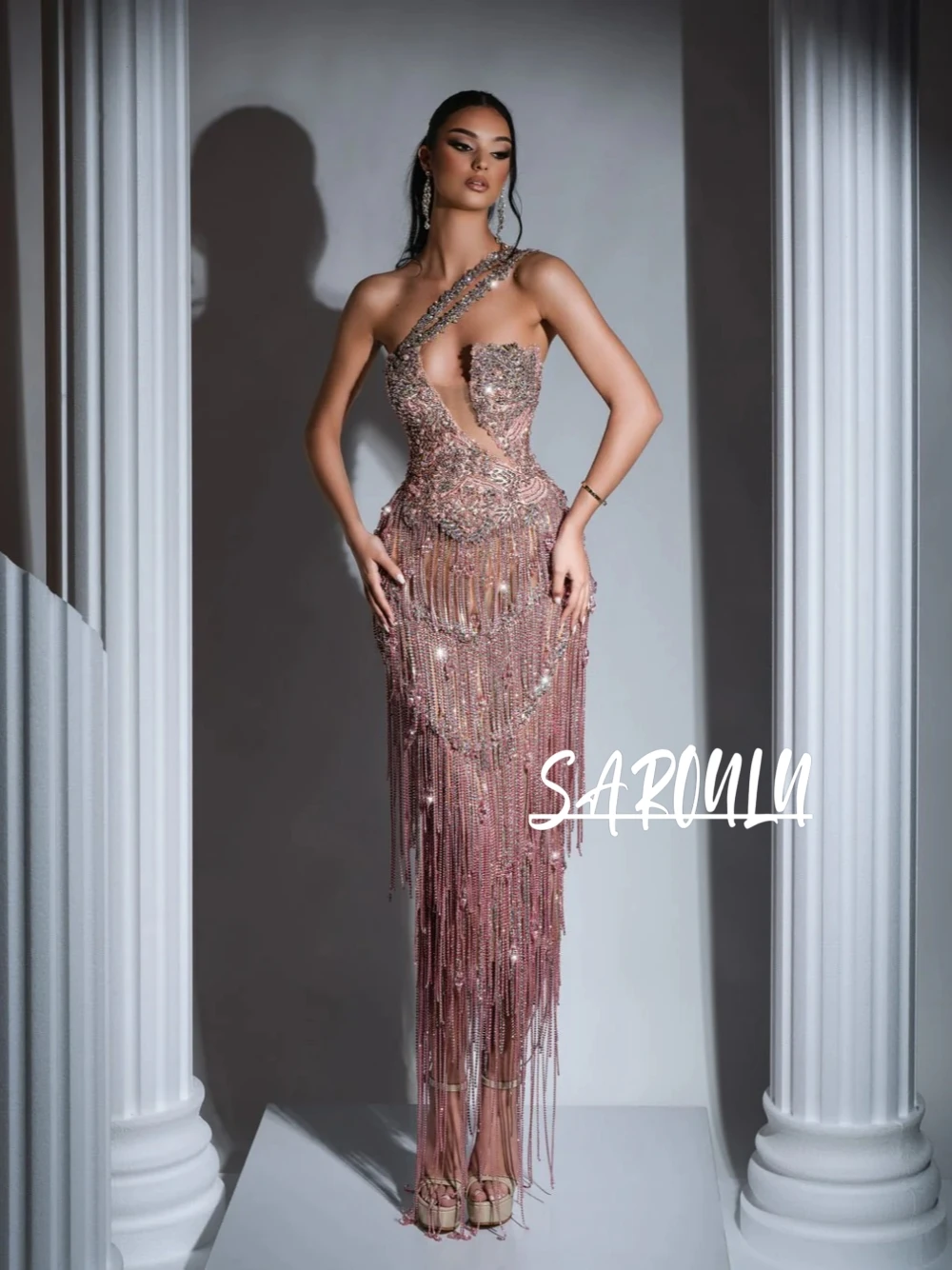 

Pink Intricate Crystals Tassel Evening Dress Sexy Luxurious Straight One Straps Prom Gown Customized Glitter Dancing Party Wear