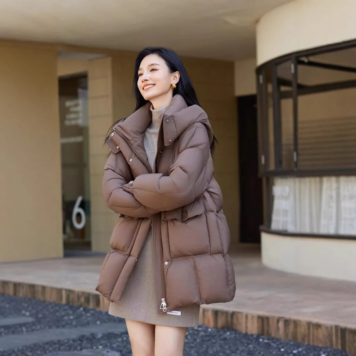 Chaqueta con capucha y cuello levantado en la sección larga para mujer, chaqueta cálida gruesa de plumón de pato blanco, nueva moda de invierno