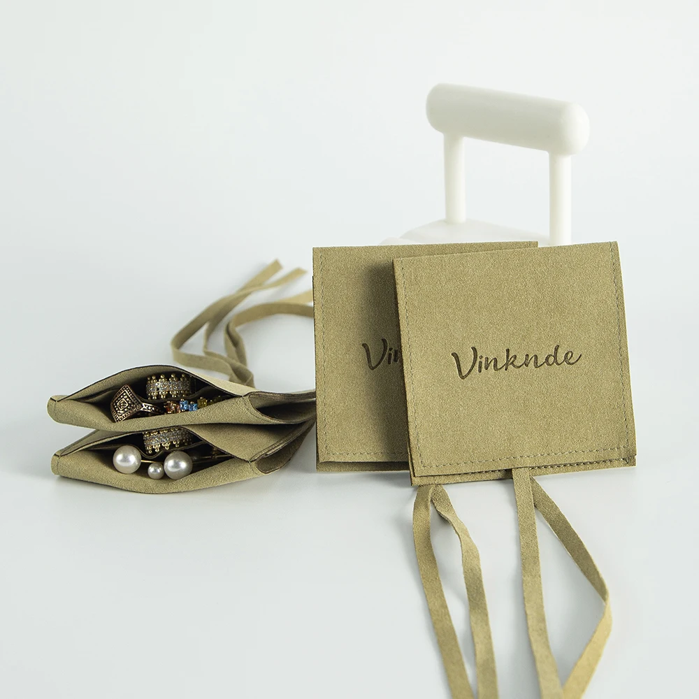 

50 шт. подарочных мешочков из микрофибры с логотипом на заказ, с разделителем, для свадебных сувениров, органайзер, упаковка для серег, сумка для хранения