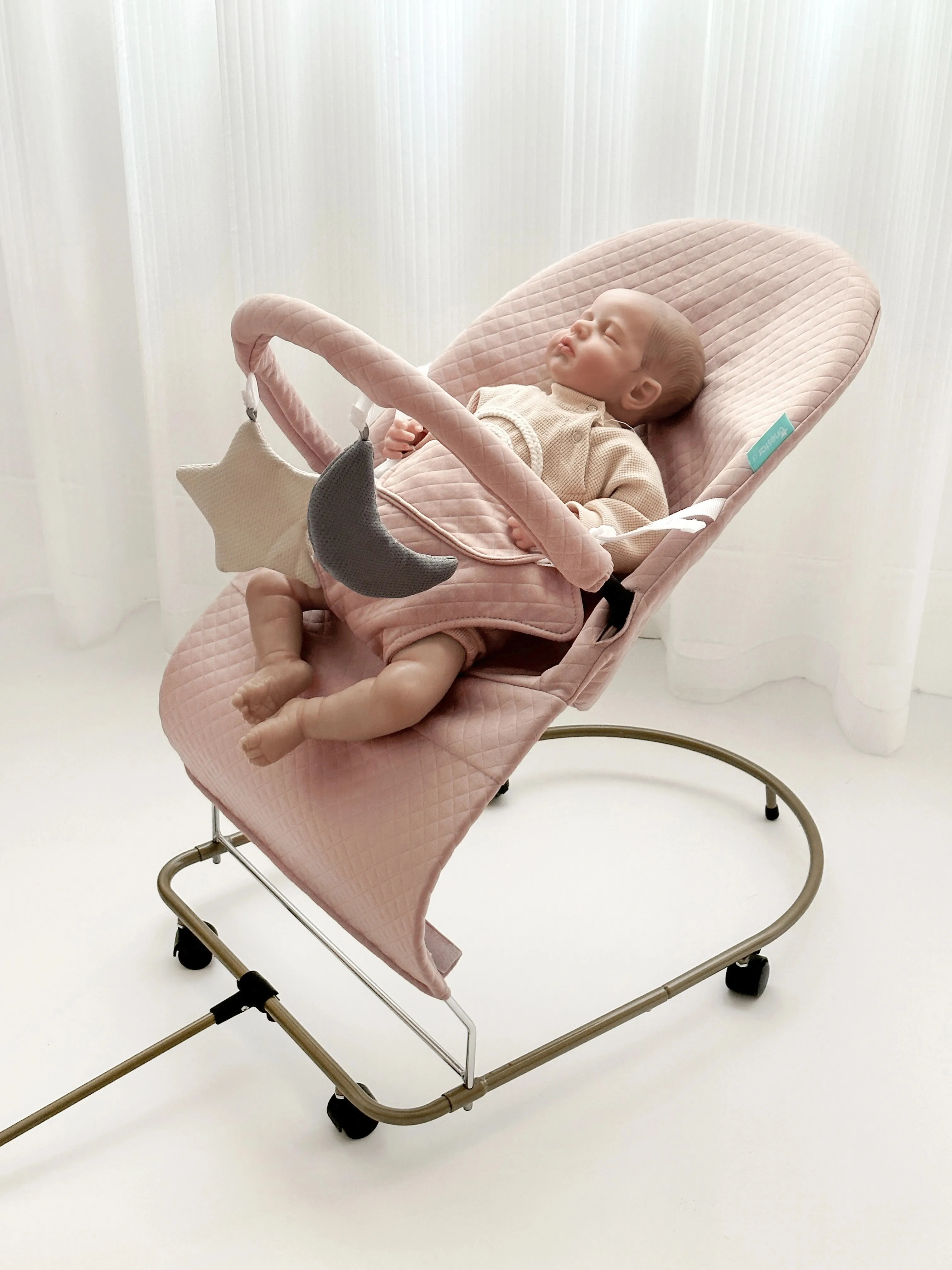 Baby Rocking Chair with Lockable Wheels Ergonomically Baby Bouncer Rocking Chair Suitable for 0-10 Months Removable Baby Swings