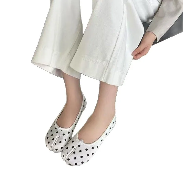 Black polka dots flat-bottomed open-toed women's autumn new polka dots fashion niche Doudou women's shoes