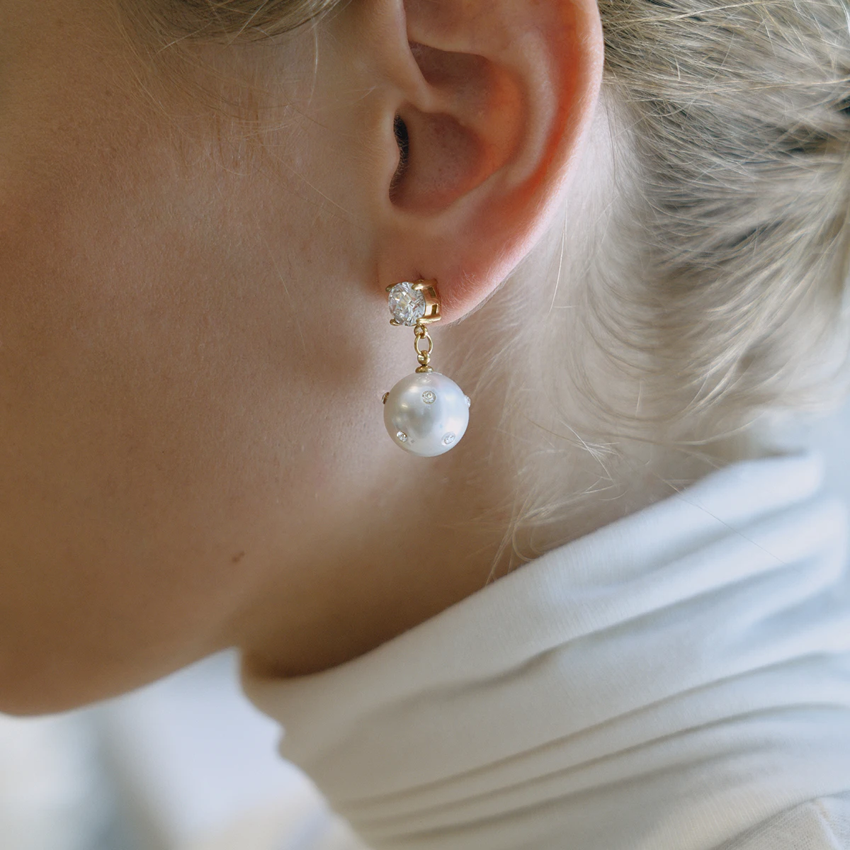 AIKOER Elegant 18K Gold Color Plated Inlay White Rhinestone Glass Pearl Pendant Earrings Hypoallergenic Stainless Steel Jewelry