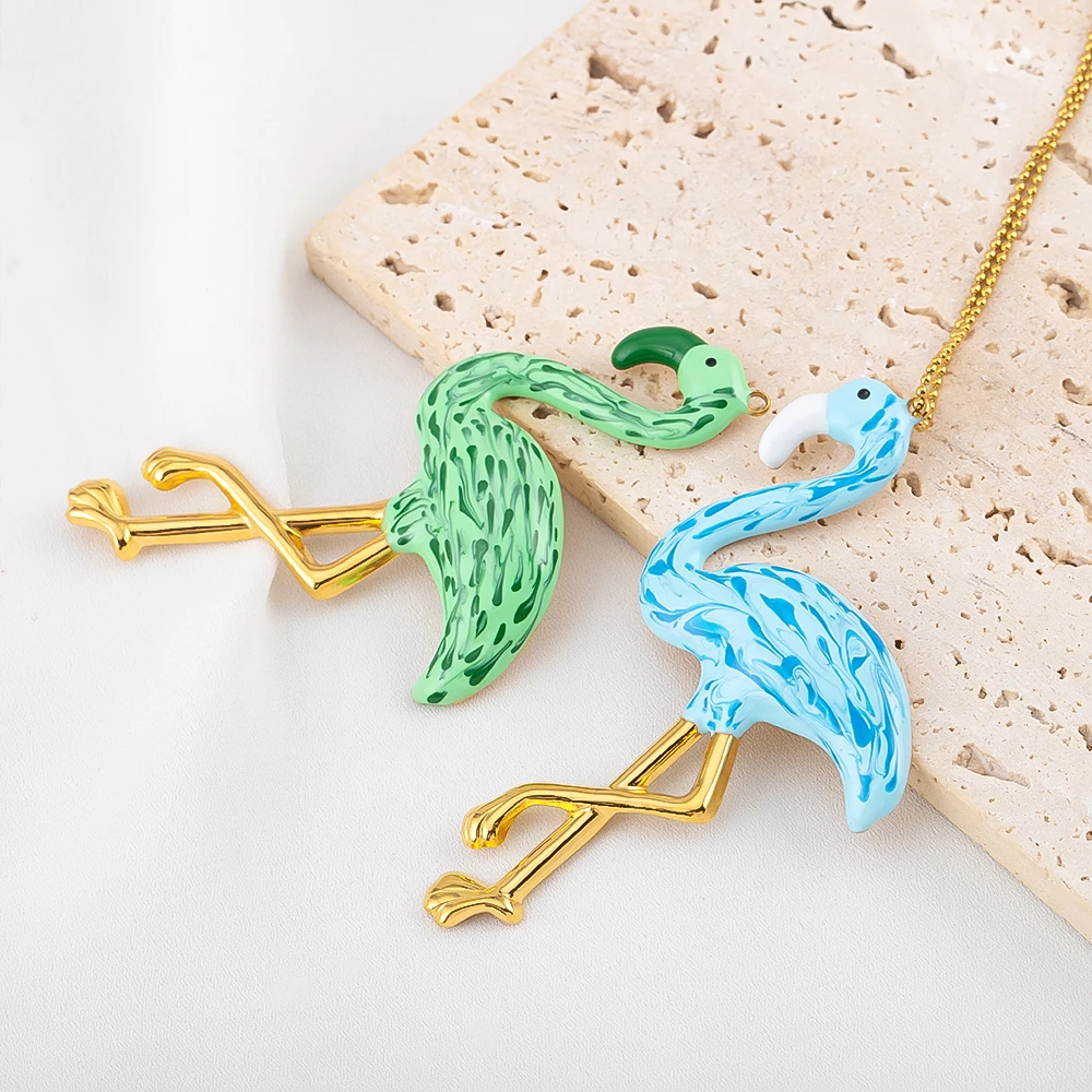 2 Buah Liontin Flamingo Enamel Baja Tahan Karat Berbagai Warna untuk Pembuatan Perhiasan DIY Kalung Anting Aksesoris Kerajinan