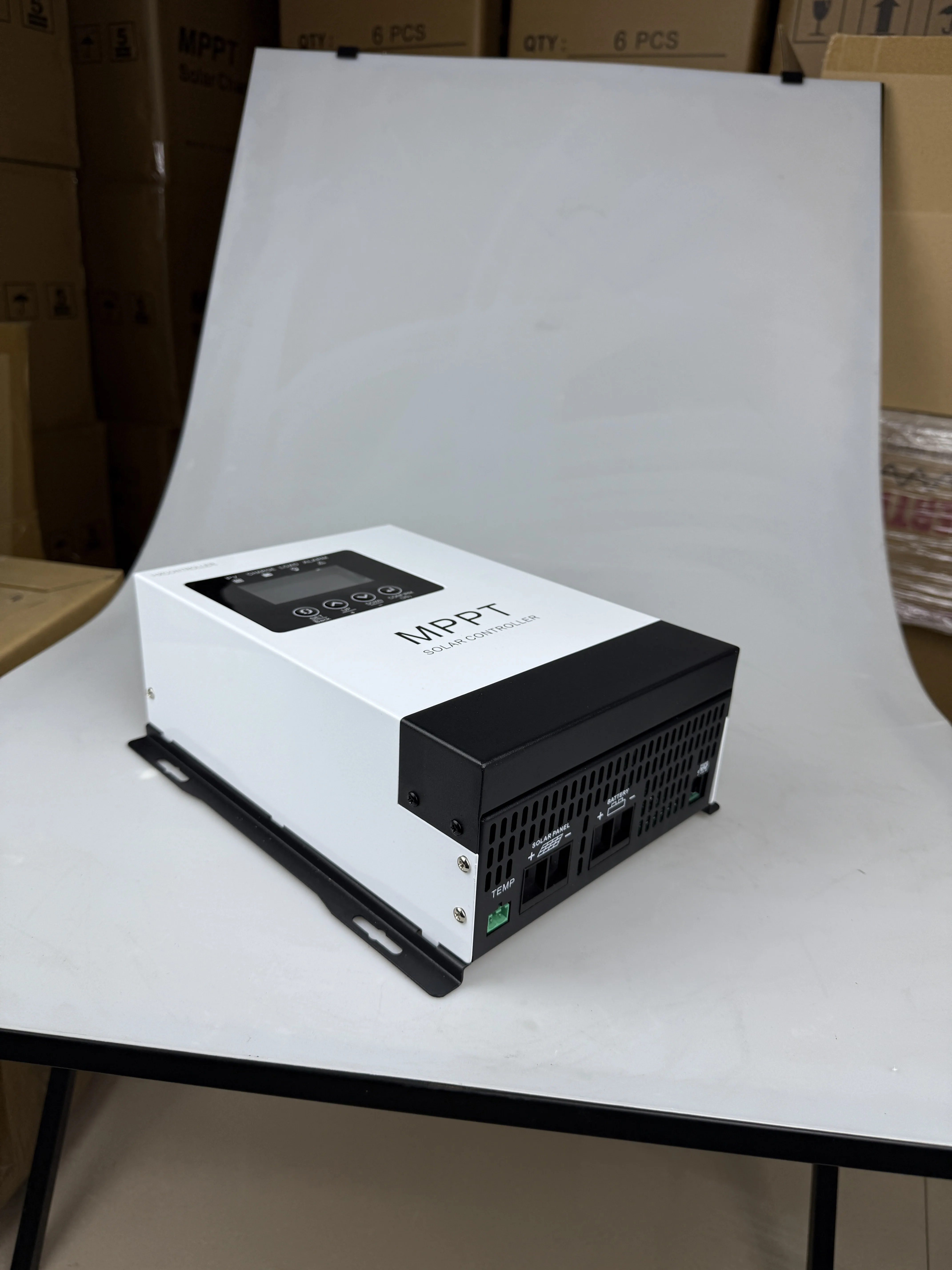 Intelligent MPPT Solar Charge Controller Multiple Battery Type Auto Adapt Solar Panel Regulator For Off-Grid Solar Power System