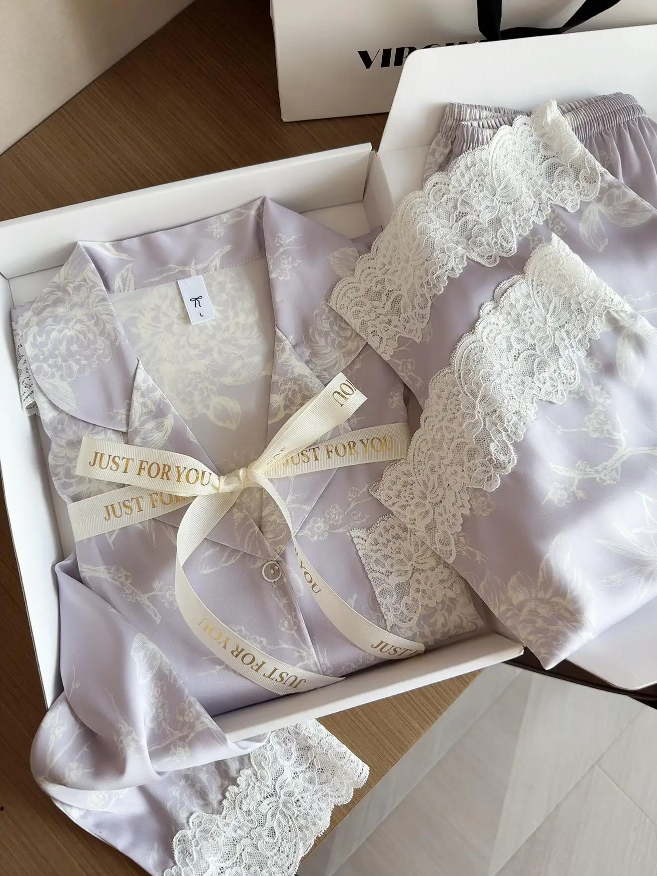 

French Vintage Floral Satin Pajamas Women Luxury Lace V-Neck Sleepwear Set Elegant Long Sleeve Pjs Quiet Luxury Homewear 2026