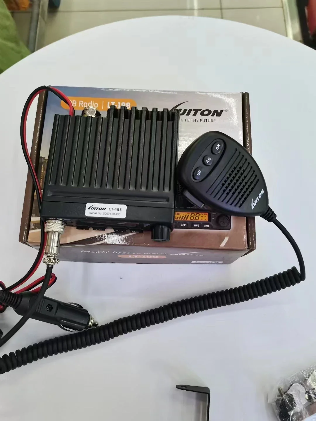 CB MOBILE MINI RADIO LUIBOULT 198 AM FM 4W COMPACT 40 Canaux