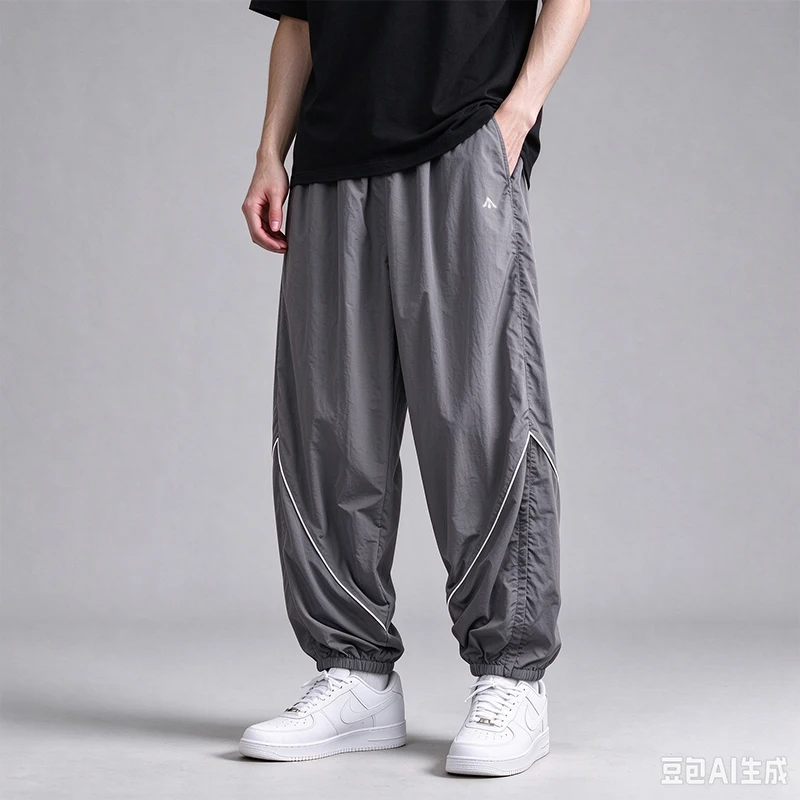 Leichte, schnell trocknende, lockere Nylon-Trainingshose für Herren, Jogginghose mit Kontrastbündchen und elastischem Bund, winddichte Sport- und Freizeithose im Streetwear-Stil. – Detail 12