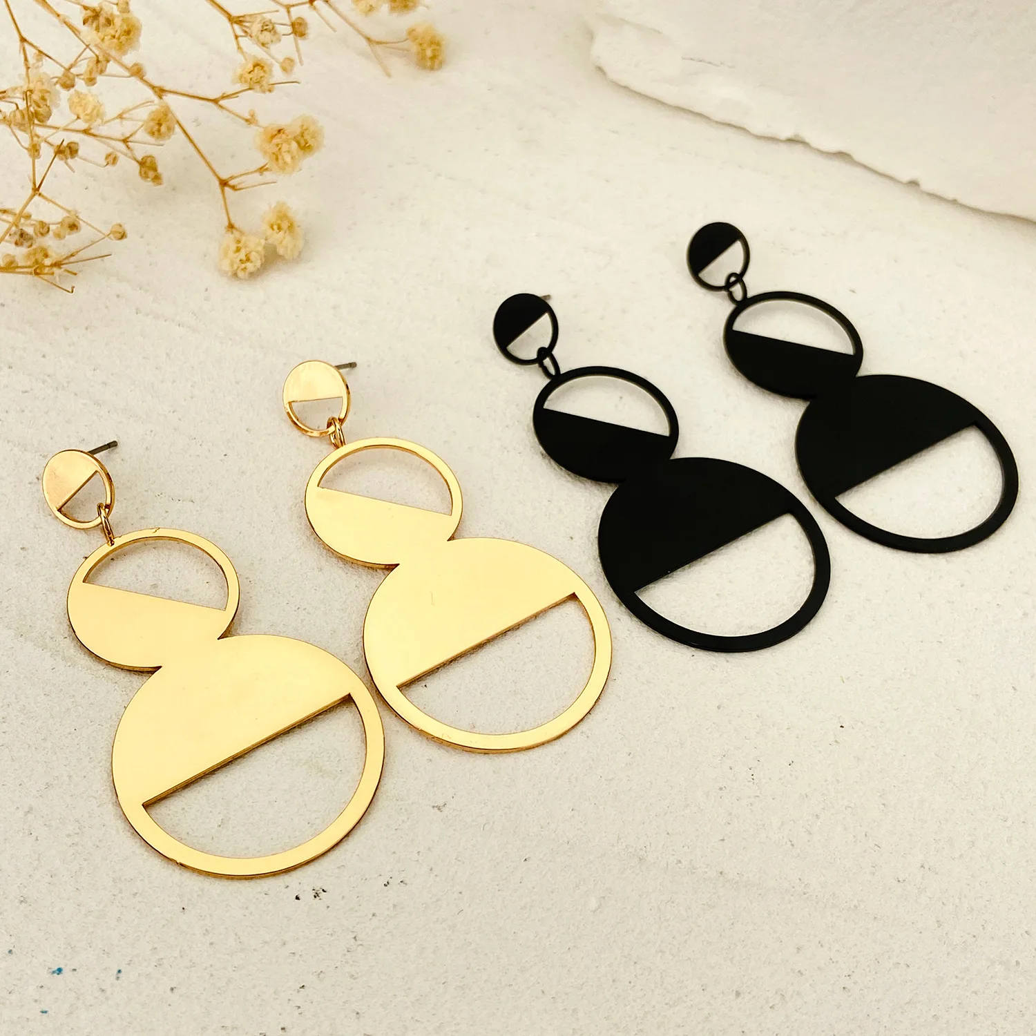 Vintage Big Gold Color Long Circle Drop Earrings For Women Metal Jewelry 2026 Trending Women's Exaggerated Round Earrings A19