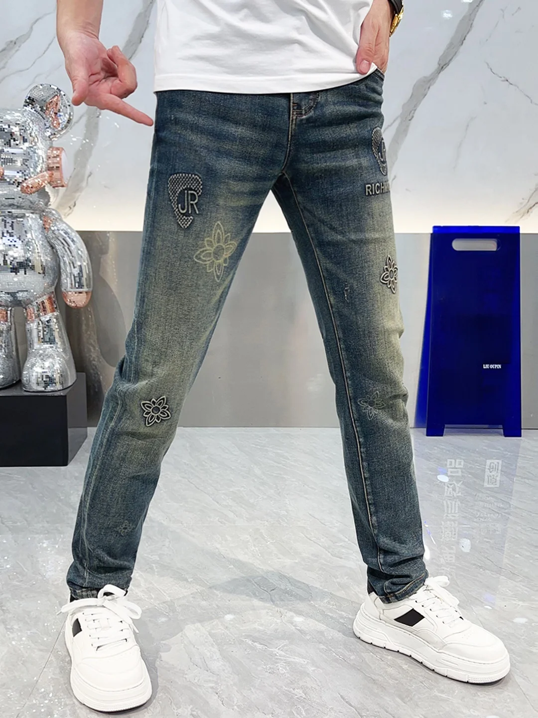 

Retro Men's Slim Fit Jeans Fashionable Letter Print Casual Trousers Autumn Winter Luxury European Style Elastic Waist Design