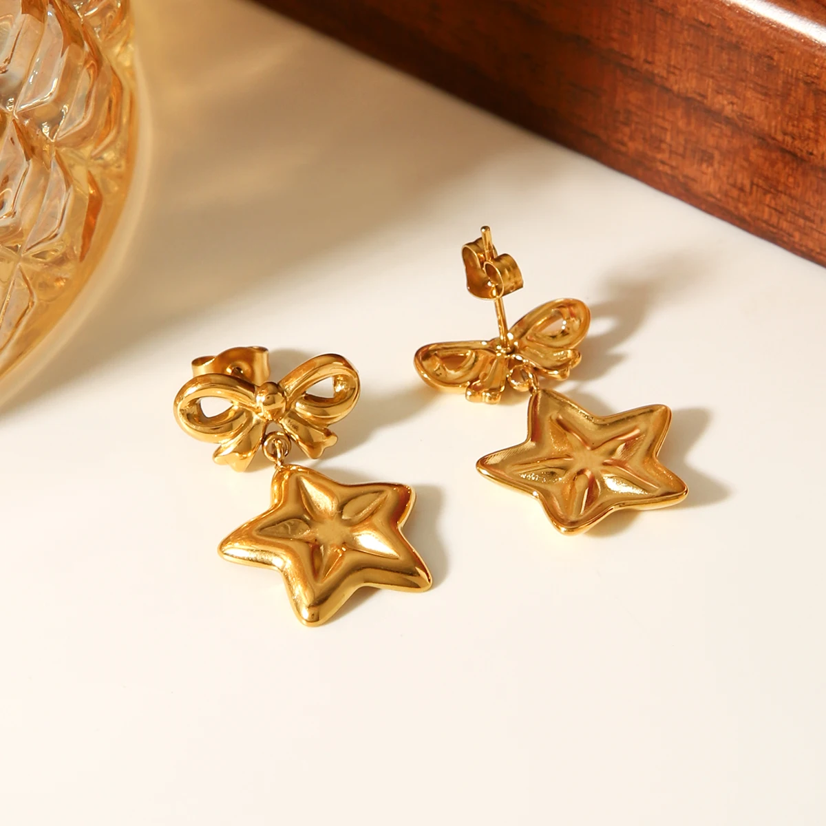 

Huangchao Retro 18k Gold Plated Stainless Steel Bow Waterproof Charming Women's Earrings Jewelry Set Gift