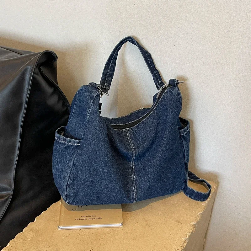 Bolso de mano vaquero con contraste de Color sólido para mujer, bolsa de hombro con movimiento Simple, de gran capacidad, a la moda, para invierno, 2024