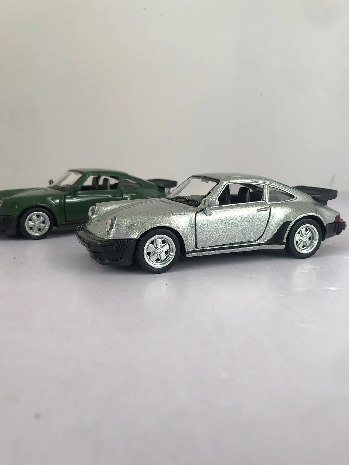 

A 1:36 simulated Porsche 911 1978 alloy model car with openable doors, a children's gift car
