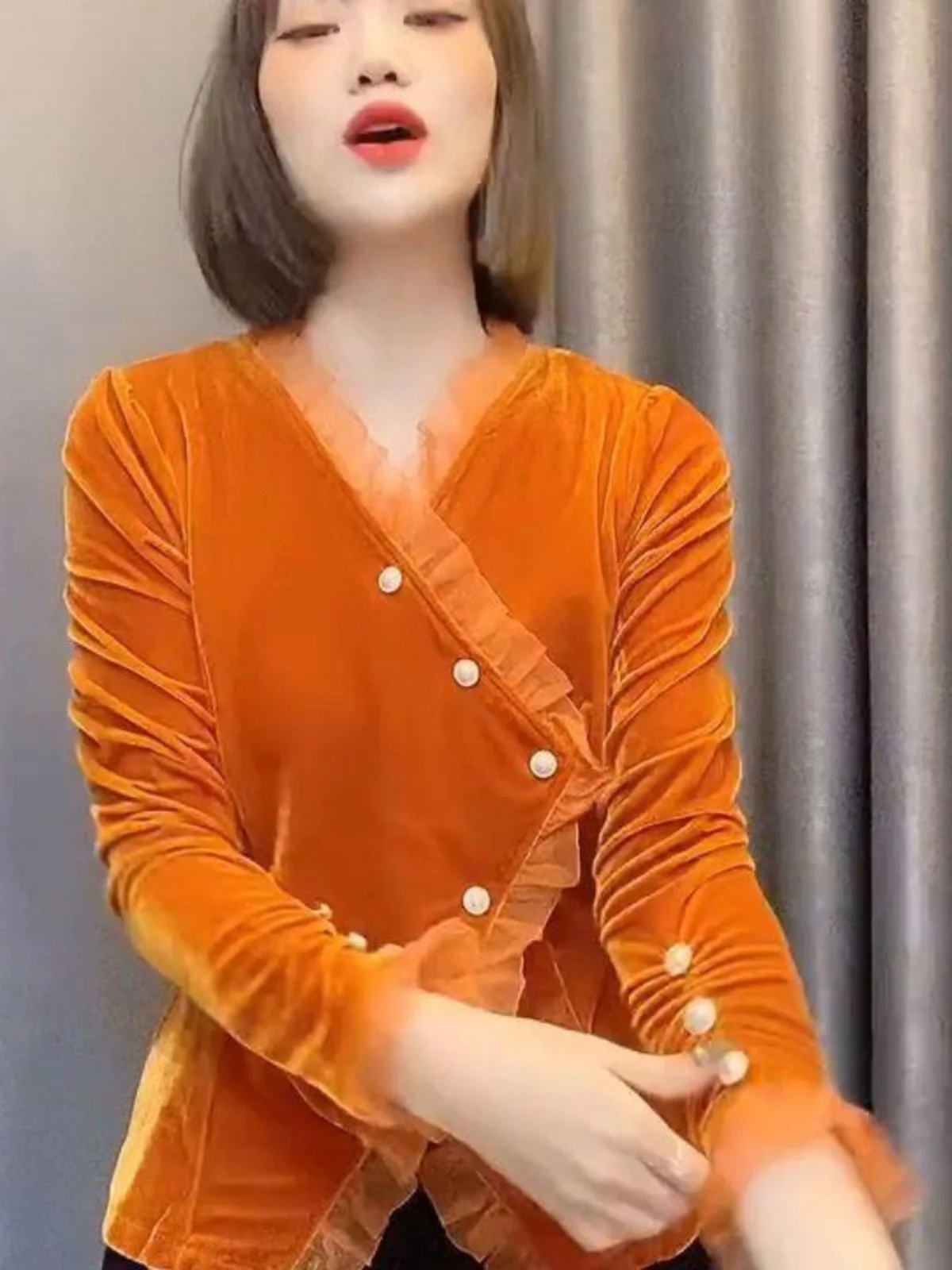 Elegant V-Neck Long Sleeve Velvet Cardigan Women's Inner Wear Fashionable Stylish Top Trendy Commute Style Korean Fit Shirt