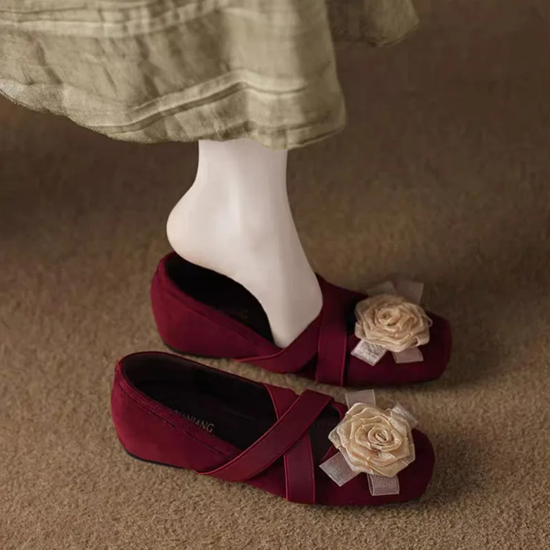 

Женские балетки Мэри Джейн с цветочным принтом, ретро-дизайн, с перекрестными ремешками, на высоком каблуке, верх из ультратонкого волокна, весенняя новинка, увеличенная высота на 7 см, резиновая подошва.