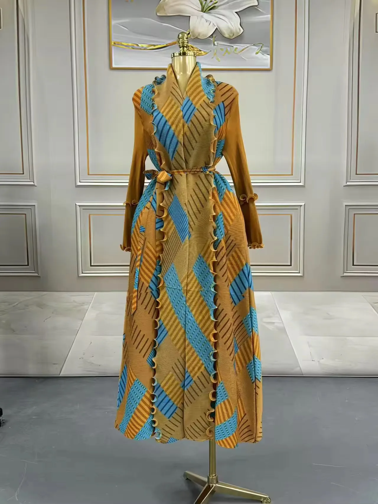 

2025 Africa new loose dress Miyake print women's robe fashion print v-neck long coat dresses
