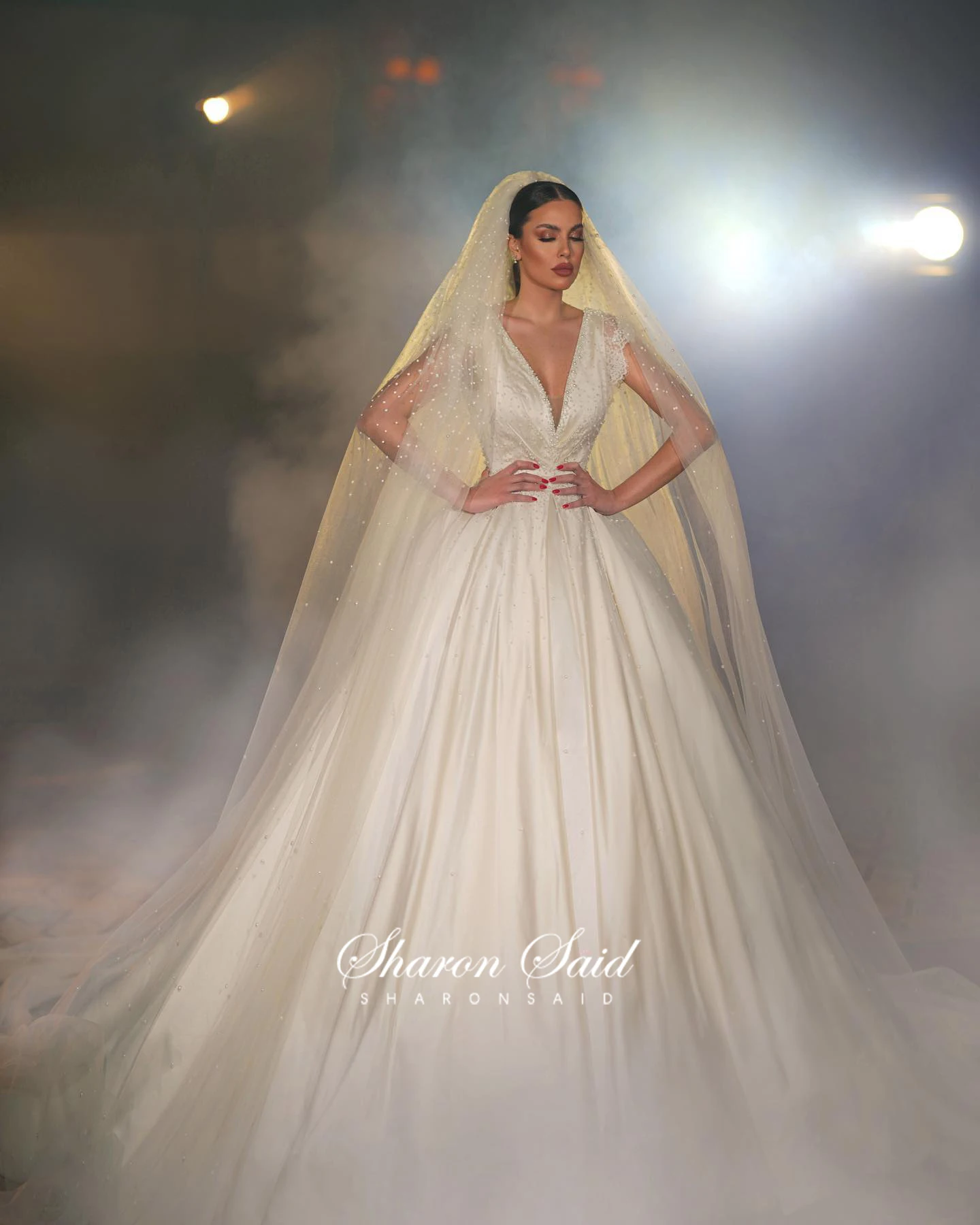 Sharon Said High-End Custom Made Vintage Avorio Pizzo Raso Abito da ballo Abiti da sposa Dubai Scollo a V Abiti da sposa SW036 Personalizzato