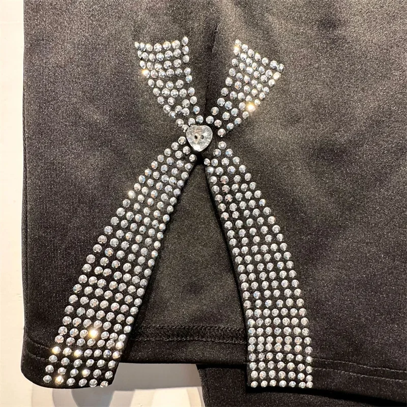 Abiti da festa con fiocco con diamanti e strass Abiti da donna senza maniche con cinturino per spaghetti con scollo a V e tubino senza schienale Mini abito da ballo per night club sottile