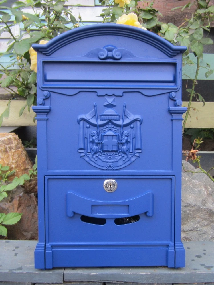 Villa mailbox, locked mailbox, outdoor waterproof wall-mounted suggestion box, retro mailbox