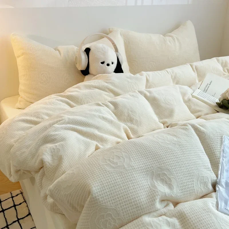 INS Style 4pcs/set Autumn Milk Velvet Duvet Cover Set Pillowcase Flannel Bedding Sheets Luxury Designer for Home Furniture