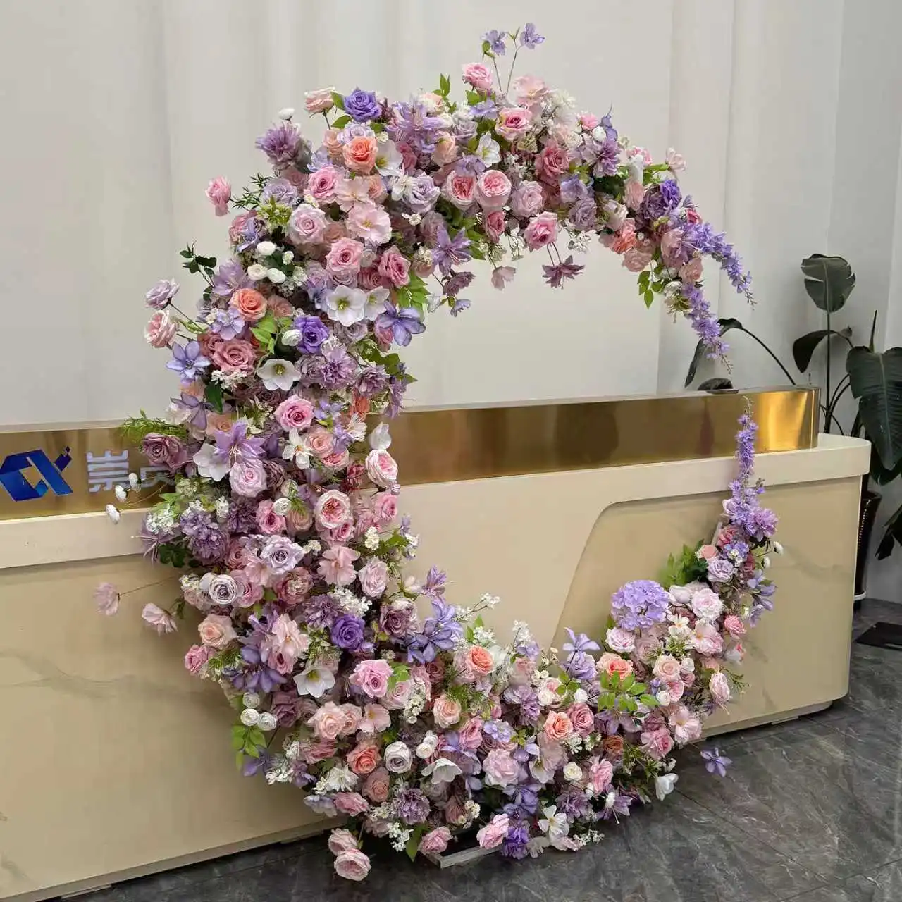 Simulation flower arch flower moon flower gate wedding decoration hotel clock in the moon arch arrangement