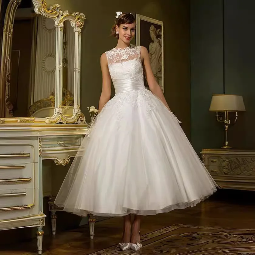 

Classic Short Wedding Dress 2026 Boat Neck Sleeveless Buttons Lace Applique Bride Bridal Garden Gowns Vestidos De Noiva